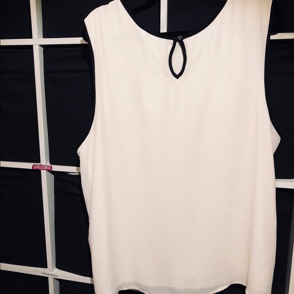 NWT-CJ Banks CREAM and BLACK LACE TRIMMED TOP 2X - Picture 5 of 6